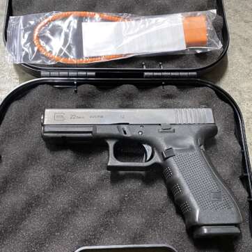 Glock 22 Gen 3 or Gen 4 40 S&W Night Sights Police Trade In - good condition! - Semi Auto Pistols - American Guns & Ammo